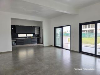 Foto 5 de Venta de Casa Con Pileta- Barrio Carpinchos- Nordelta