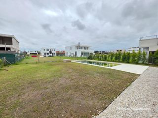 Foto 11 de Venta de Casa Con Pileta- Barrio Carpinchos- Nordelta