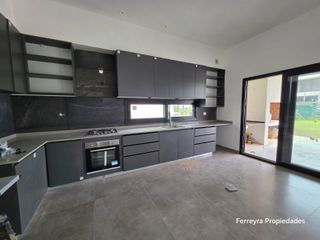 Foto 6 de Venta de Casa Con Pileta- Barrio Carpinchos- Nordelta