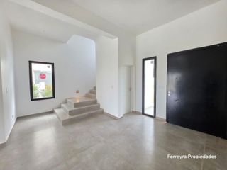 Foto 4 de Venta de Casa Con Pileta- Barrio Carpinchos- Nordelta