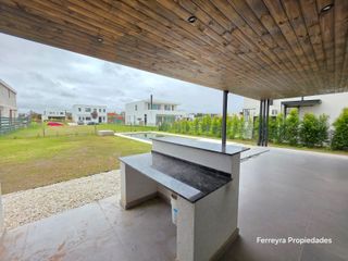 Foto 9 de Venta de Casa Con Pileta- Barrio Carpinchos- Nordelta