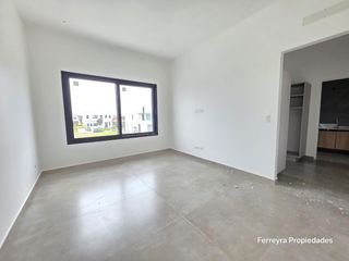 Foto 14 de Venta de Casa Con Pileta- Barrio Carpinchos- Nordelta