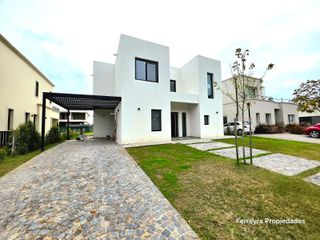 Foto 3 de Venta de Casa Con Pileta- Barrio Carpinchos- Nordelta