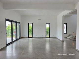 Foto 8 de Venta de Casa Con Pileta- Barrio Carpinchos- Nordelta