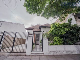 Foto 1 de Casa con 3 dormitorios en  Villa Devoto a mejorar lote 9,14 x 19