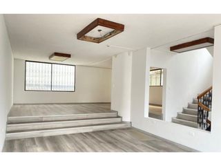 Foto 1 de La Carolina, Local Comercial en Renta, 320m2, 3 Ambientes
