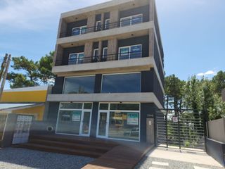 Foto 1 de Local comercial venta ostende centro pinamar