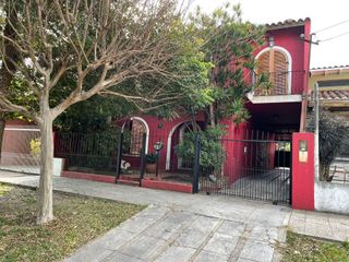 Foto 5 de CASA 5 AMB. C/PARQUE Y PILETA LOMAS  APTO CREDITO
