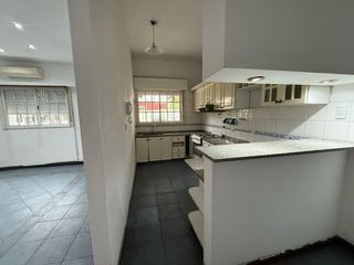 Foto 11 de Casa a refaccionar 4 amb, patio terraza y cochera