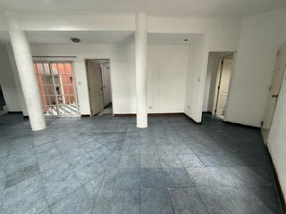 Foto 3 de Casa a refaccionar 4 amb, patio terraza y cochera