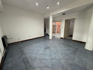 Foto 5 de Casa a refaccionar 4 amb, patio terraza y cochera