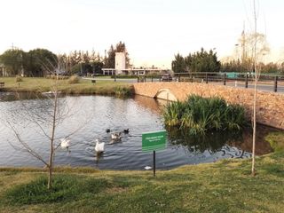 Foto 42 de VENTA CASA A LA LAGUNA 6 AMB.  BARRIO LA COMARCA