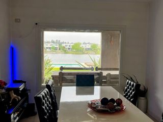Foto 7 de VENTA CASA A LA LAGUNA 6 AMB.  BARRIO LA COMARCA
