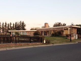 Foto 47 de VENTA CASA A LA LAGUNA 6 AMB.  BARRIO LA COMARCA
