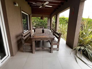Foto 29 de VENTA CASA A LA LAGUNA 6 AMB.  BARRIO LA COMARCA