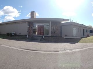 Foto 45 de VENTA CASA A LA LAGUNA 6 AMB.  BARRIO LA COMARCA