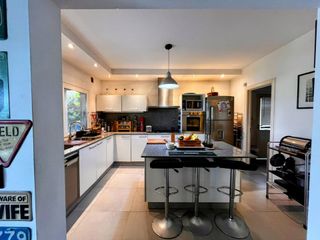 Foto 9 de VENTA CASA A LA LAGUNA 6 AMB.  BARRIO LA COMARCA