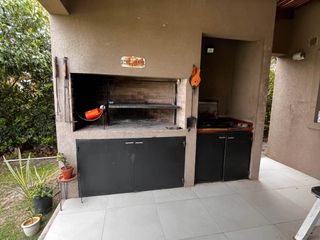 Foto 30 de VENTA CASA A LA LAGUNA 6 AMB.  BARRIO LA COMARCA