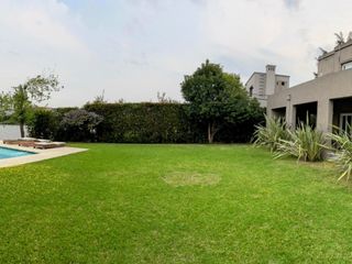 Foto 3 de VENTA CASA A LA LAGUNA 6 AMB.  BARRIO LA COMARCA