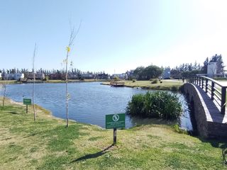 Foto 37 de VENTA CASA A LA LAGUNA 6 AMB.  BARRIO LA COMARCA