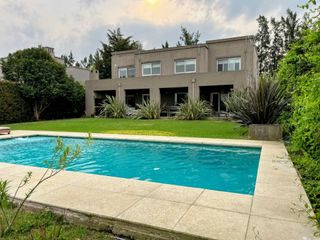 Foto 31 de VENTA CASA A LA LAGUNA 6 AMB.  BARRIO LA COMARCA