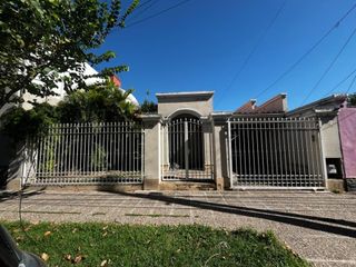 Foto 2 de VENTA CASA 3 DORMITORIOS A METROS CALLE BELGRANO