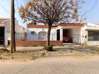 Foto 1 de VENTA CASA 3 DORMITORIOS BARRIO TRADICIÓN