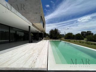 Foto 1 de Casa en Alquiler con muebles en El Golf, Nordelta