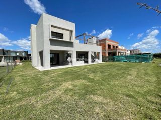 Foto 31 de Casa en venta en puertos del lago de escobar