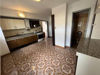Foto 10 de VENTA- DEPARTAMENTO 3 DORMITORIOS CON COCHERA- CENTRO