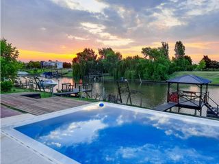 Foto 1 de VENTA  CASA SAN MARCO TIGRE FRENTE AL RIO  MUELLE GALERIA PISCINA