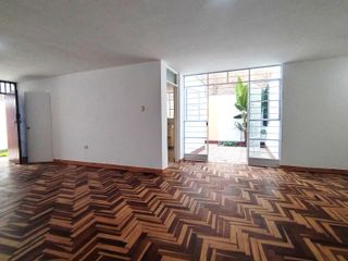 Foto 1 de Bonita Casa de 1 piso en Alquiler