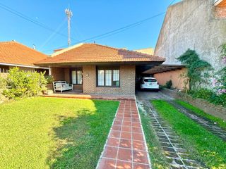 Foto 1 de Casa en venta en barrio Parque Luro