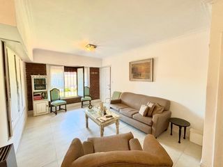 Foto 2 de Casa en venta en barrio Parque Luro
