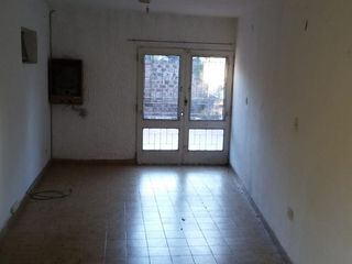 Foto 4 de AMPLISIMA!! CASA 4 DORM EN B° PARQUEFIELD. PILETA  Y JARDIN!