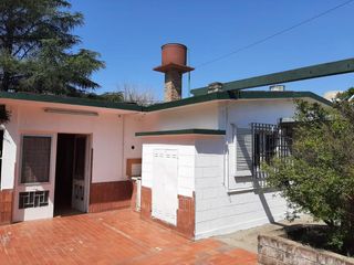 Foto 15 de AMPLISIMA!! CASA 4 DORM EN B° PARQUEFIELD. PILETA  Y JARDIN!