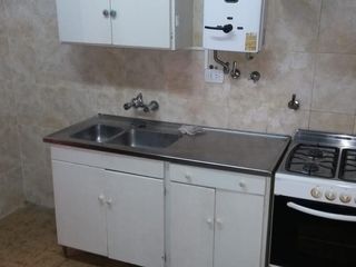 Foto 2 de AMPLISIMA!! CASA 4 DORM EN B° PARQUEFIELD. PILETA  Y JARDIN!
