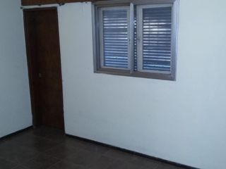 Foto 6 de AMPLISIMA!! CASA 4 DORM EN B° PARQUEFIELD. PILETA  Y JARDIN!