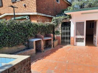 Foto 14 de AMPLISIMA!! CASA 4 DORM EN B° PARQUEFIELD. PILETA  Y JARDIN!