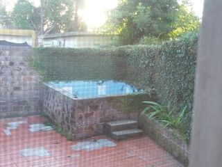 Foto 5 de AMPLISIMA!! CASA 4 DORM EN B° PARQUEFIELD. PILETA  Y JARDIN!