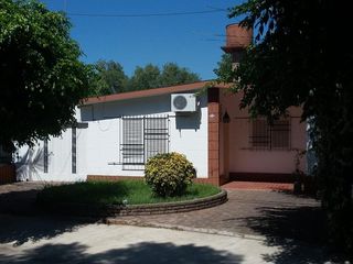 Foto 12 de AMPLISIMA!! CASA 4 DORM EN B° PARQUEFIELD. PILETA  Y JARDIN!