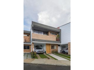 Foto 1 de SE VENDE CASA EN LA CEJA UNIDAD CERRADA  CERCA AL VIVA LA CEJA
