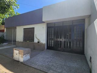 Foto 2 de CASA EN VENTA LA PLATA 3 DORMITORIOS Y JARDIN