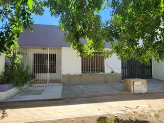 Foto 1 de CASA EN VENTA LA PLATA 3 DORMITORIOS Y JARDIN