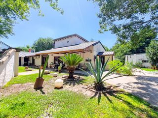 Foto 20 de VENTA CASA DE 4 DORMITORIOS CON PILETA EN FUNES