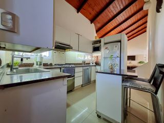 Foto 6 de VENTA CASA DE 4 DORMITORIOS CON PILETA EN FUNES