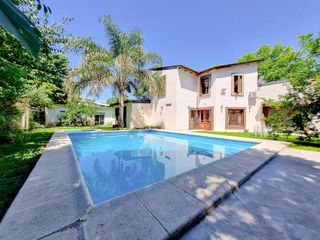 Foto 17 de VENTA CASA DE 4 DORMITORIOS CON PILETA EN FUNES