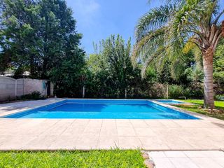 Foto 19 de VENTA CASA DE 4 DORMITORIOS CON PILETA EN FUNES