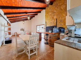 Foto 22 de VENTA CASA DE 4 DORMITORIOS CON PILETA EN FUNES