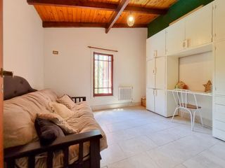 Foto 14 de VENTA CASA DE 4 DORMITORIOS CON PILETA EN FUNES